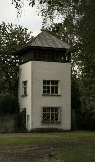 Dachau Guard Tower 2006-05-30@0119-28